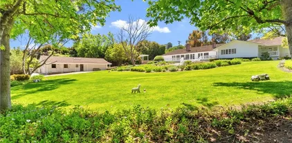 2 Eucalyptus Ln, Rolling Hills