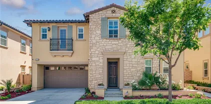 68 Zion Dr, Lake Forest