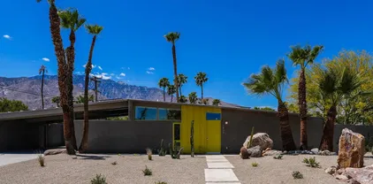 2839 N Davis Way, Palm Springs