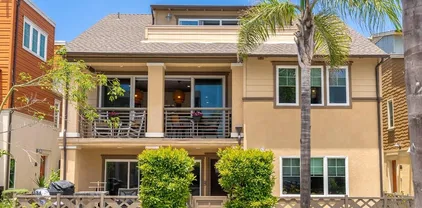 810 Santa Barbara Pl, Pacific Beach/Mission Beach