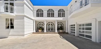 759 Foxkirk Rd, Glendale