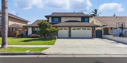 17192 Saint Andrews Ln, Huntington Beach