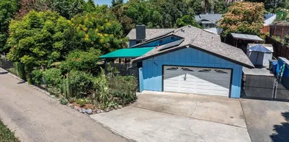 620 Sunset Dr, Vista