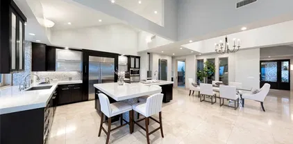 9 Saint Tropez, Newport Beach