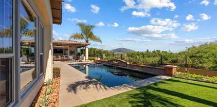6937 Corte Langosta, Carlsbad