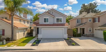823 Pathfinder Way, Corona