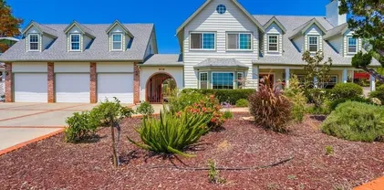 906 Gretna Green Way, Escondido