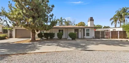1443 E Devonshire Ave, Hemet