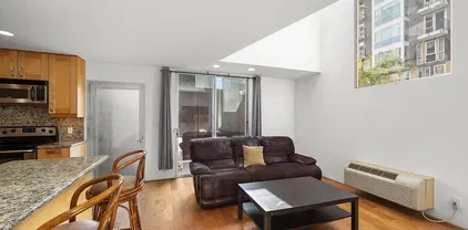 985 Island Ave Unit 4, Downtown