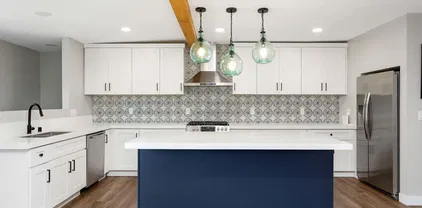 423 Alvarado Ter, Vista