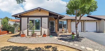 1736 Round Tree Dr, Oceanside