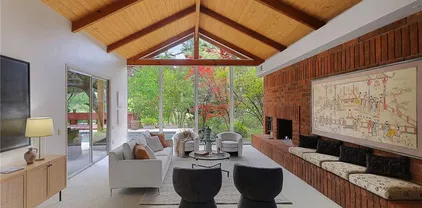 3951 Vanalden Ave, Tarzana