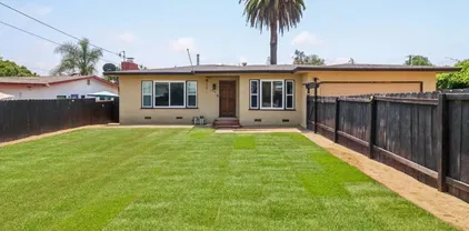 915 Crest View Rd, Vista