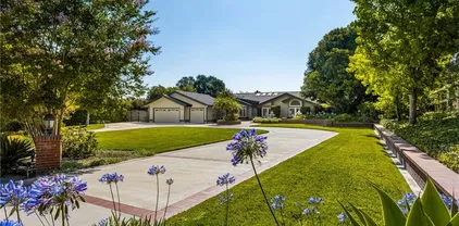 571 N Turnabout Rd, Orange