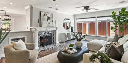 3295 Iowa St, Costa Mesa