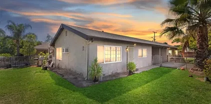 301 E 6th St, Perris