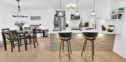 425 Autumn Dr Unit 12, San Marcos