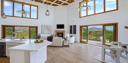 4385 Rainbow Vista Dr, Fallbrook