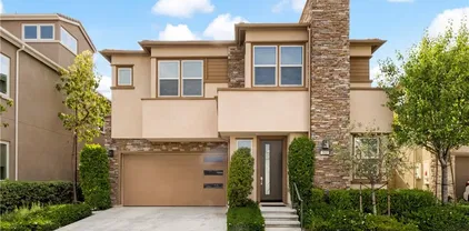 545 Serrano Summit Dr, Lake Forest