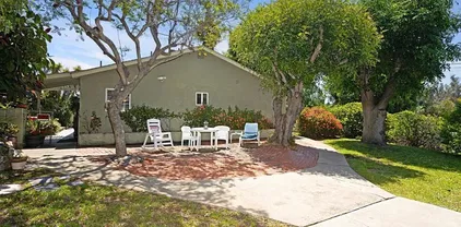 801 W Vista Way, Vista