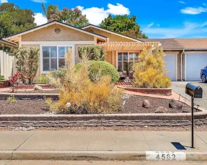 4562 Golden Ridge Dr, Oceanside