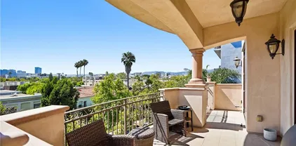 462 S Maple Dr Unit 104 PH, Beverly Hills