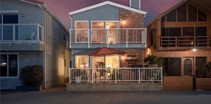 1627 Seal Way, Seal Beach