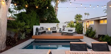 292 Bowling Green Dr, Costa Mesa