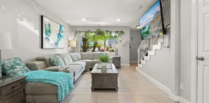 303 S Mollison Ave Unit 3, El Cajon