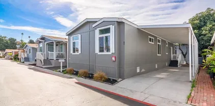 85 Oakwood Ln, Oceanside
