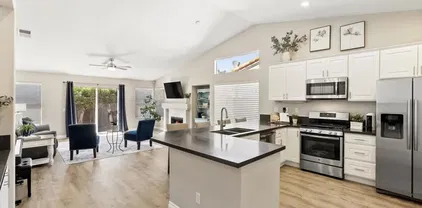 4972 Lake Shore Ct, Fallbrook