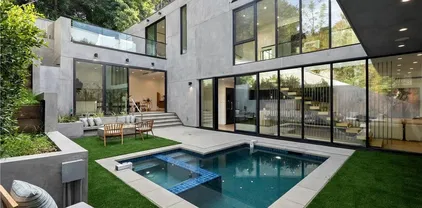 3670 Buena Park Dr, Studio City