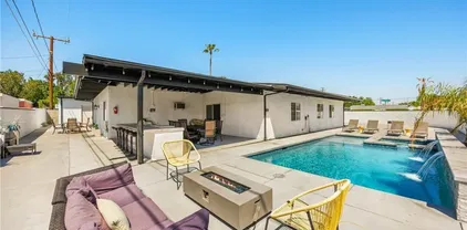 589 S Mountain View Dr, Palm Springs