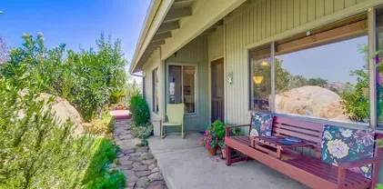 940 Mountain View Rd, El Cajon