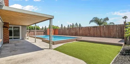 12443 Danes Rd, Poway