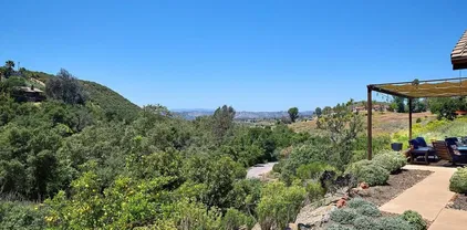 2021 Willow Glen Rd, Fallbrook