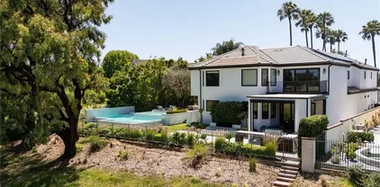 19476 Woodlands Dr, Huntington Beach