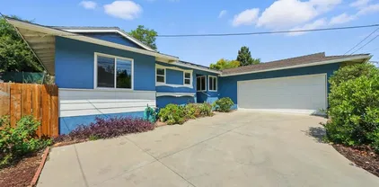 6250 Primrose Dr, La Mesa