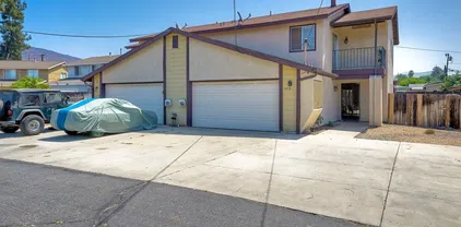 1415-17 Flag Ln, El Cajon