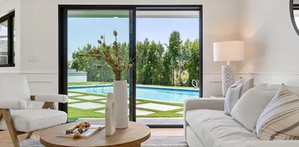 2975 Woodford Dr, La Jolla