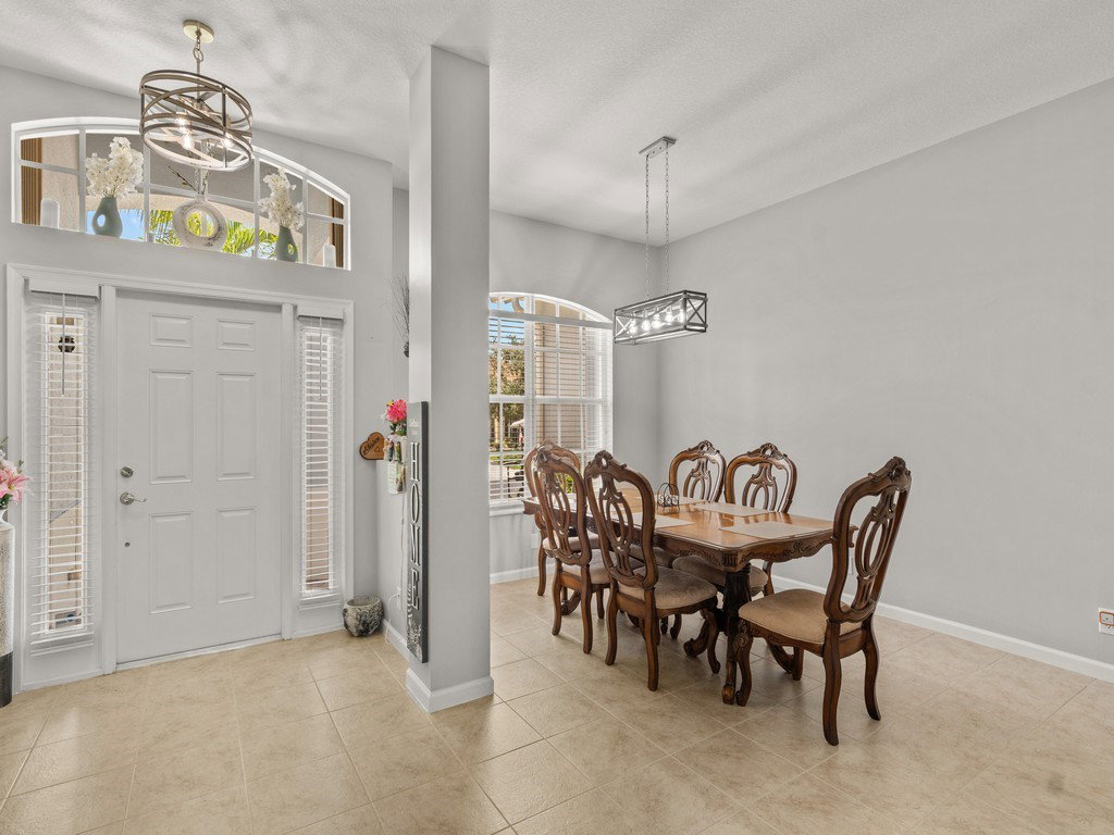 605 Tangelo Circle SW photo 3