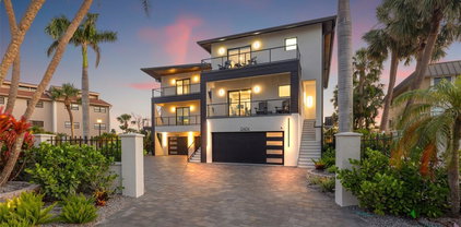 https://property-images.realgeeks.com/flstellar/1874ecb00c04fb391a2412f999ca20bd.jpg?aspect_ratio=422%3A208&height=208&width=422