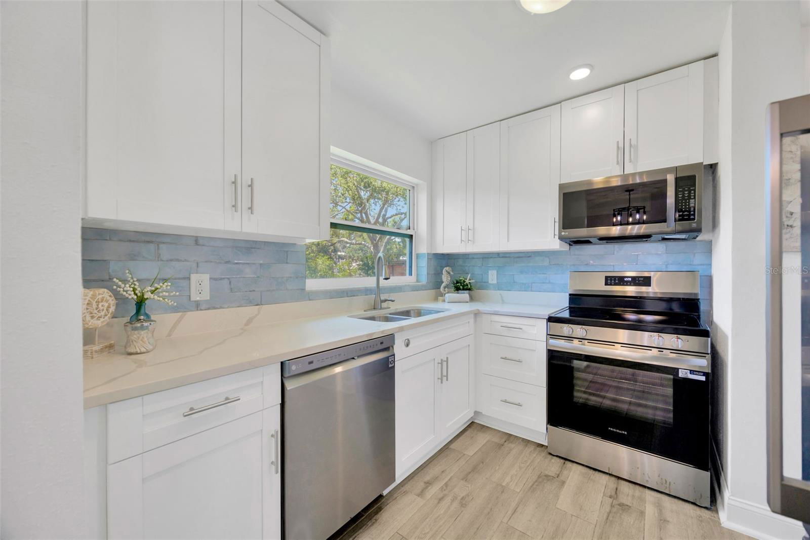 9935 River Drive Gibsonton Property - 247720b080aa2fed6615f2b666663852