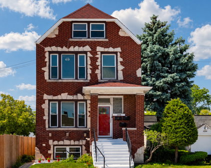 4988 N Elston Avenue, Chicago