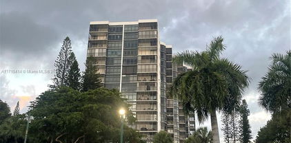 20100 W Country Club Dr Unit #703, Aventura