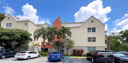 8323 Lake Dr Unit #406, Doral