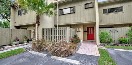 93 Ne 17th Ct Unit #93, Fort Lauderdale