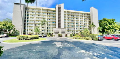 2205 S Cypress Bend Dr Unit #204, Pompano Beach