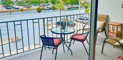 500 Bayview Dr Unit #325, Sunny Isles Beach