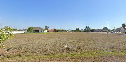 422 Nw 9th Terr, Cape Coral